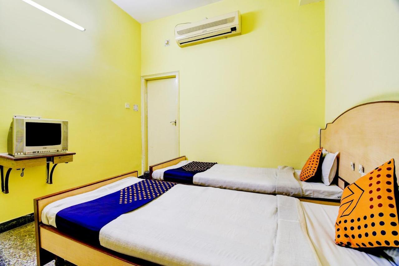 Готель Spot On 80135 Gopala Residency Дібругарх Екстер'єр фото
